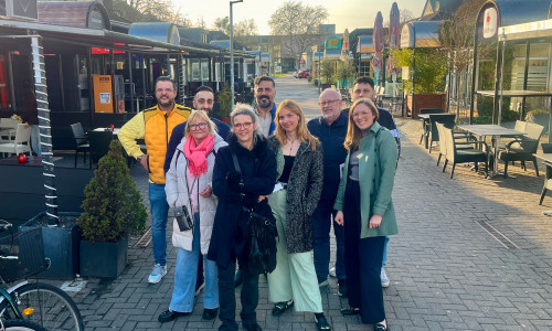 Vereinsmitglieder und Ortsbürgermeister Erich Schubert (2. v. r.) im Kaufhof