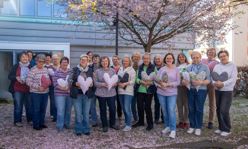 Zahlreiche Herzkissen und Kuscheltiere wurden am "Herzkissennähtag" angefertigt.