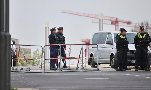 Polizeiabsperrung vor dem Bundeskanzleramt (Archiv)
