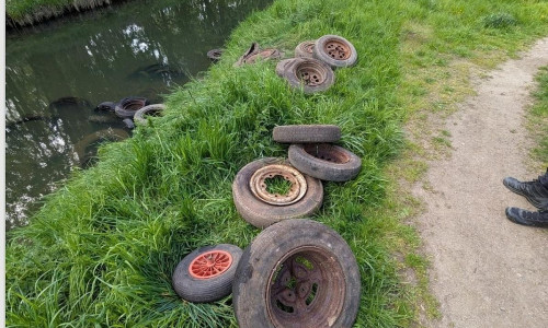 Teil der entsorgten Altreifen (Archiv)