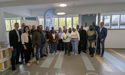 Die erste Gruppe von insgesamt 10 Fahrerinnen und Fahrern mit langjähriger Berufserfahrung im Stadtverkehr von Kapstadt ist bereits in Goslar eingetroffen.