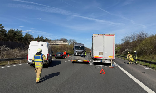 Die Feuerwehr ist derzeit auf der A2 bei Helmstedt im Einsatz.