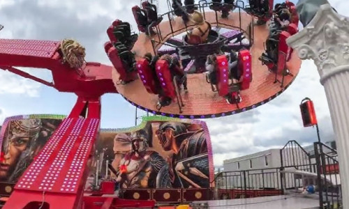 Zwei konkurrierende Fliehkräfte sorgen für ein intensives Fahrgefühl im „Maximus“, einem neuen Fahrgeschäft auf der Frühjahrsmesse.