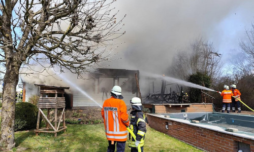 Die Rauchentwicklung war so stark, dass Anwohner aufgefordert wurden, Fenster und Türen geschlossen zu halten. (Archiv)