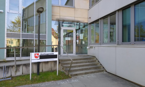 Während der Umbaumaßnahmen findet der Zutritt ins Amtsgericht Gifhorn über einen Nebeneingang statt.