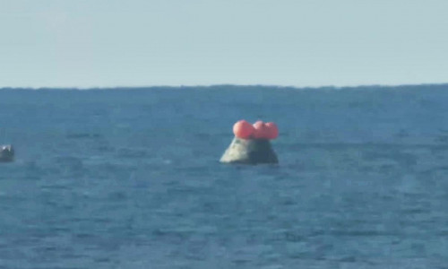 Artemis-2-Kapsel Orion nach der Landung im Pazifik am 11.04.2026