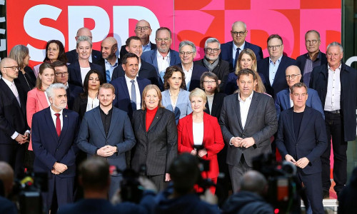 Gruppenbild nach SPD-Krisensitzung (Archiv)