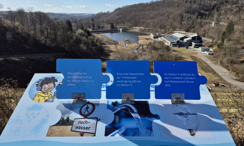 Die erste Station des Klimalehrpfades Wasser.