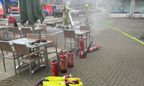 Die Feuerwehr brachte den Brand in der Porschestraße schnell unter Kontrolle.