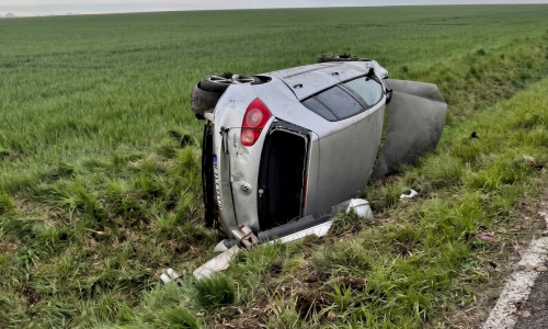 Der VW war im Graben gelandet.