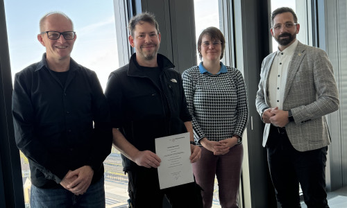 Von rechts: Christian Malak, Obermeister der Schornsteinfegerinnung Braunschweig, Umweltdezernentin Anna Katharina Hanusch, Bezirksschornsteinfeger Marcel Schindler und der Stellenleiter für den Bereich Schornsteinfegerwesen im Fachbereich Umwelt Thomas Schulze.