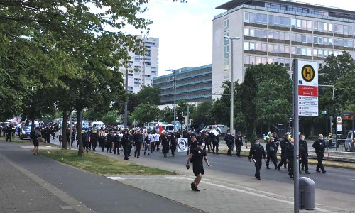 Archivbild eines Aufzugs der Pertei Die Rechte im Juni 2021.