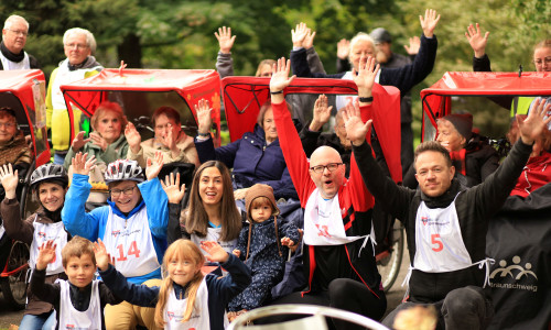 Die Teilnehmer der Sponsorenralley (hier 2025) laufen für den guten Zweck.