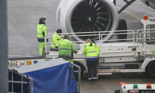 Flughafenmitarbeiter (Archiv)