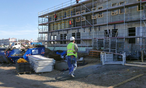 Bauarbeiter auf Baustelle (Archiv)