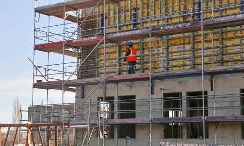 Bauarbeiter auf Baustelle (Archiv)