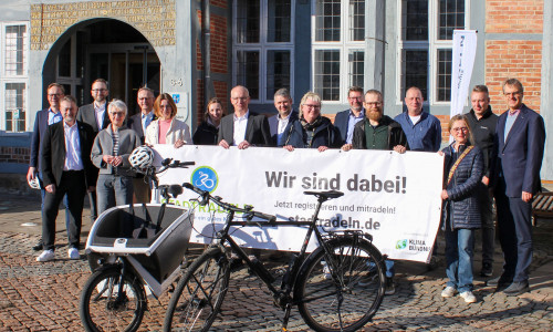 Treten wieder gemeinsam in die Pedale und rufen zum Mitmachen beim Stadtradeln 2026 auf: Landkreis und Stadt Wolfenbüttel sowie alle Samt- und Einheitsgemeinden.