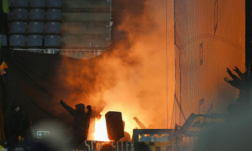 Fans mit Pyrotechnik (Archiv)