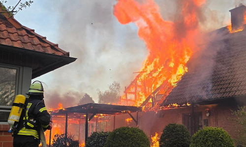 Gebäudebrand in Bostel (Archiv)