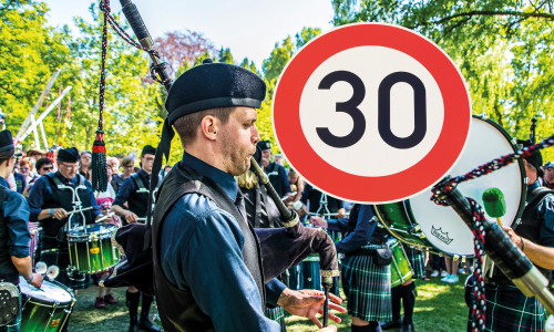 Tempo 30 am Stadtpark: Am Samstag und Sonntag, 9. und 10. Mai 2026, wird zur Sicherheit der Besucher beim Highland Gathering die zulässige Höchstgeschwindigkeit auf der Richard-Langeheine-Straße herabgesetzt.