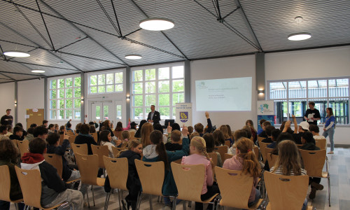 Bürgermeister Andreas Busch begrüßte die Kinder und Jugendlichen zu Beginn.