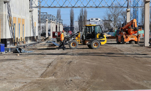 Bagger auf einer Baustelle (Archiv)