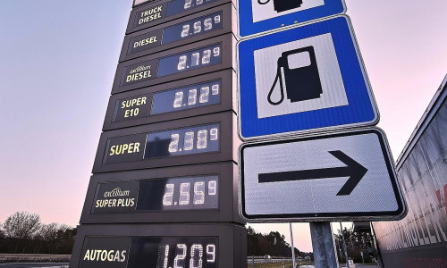 Tankstelle im Frühjahr 2026