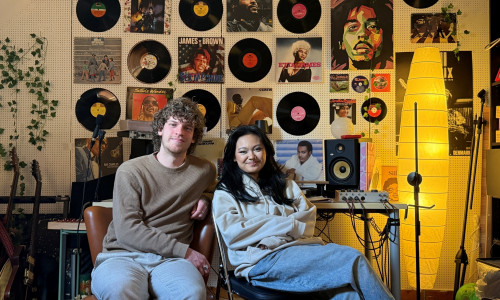 Joey Becker und Tiara Louis bringen mit dem Verein If a Bird junge Menschen in Braunschweig durch Musik zusammen und schaffen Raum für Kreativität und Austausch.