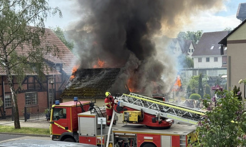 Die Feuerwehr ist aktuell in der Straße An der Schölke in Lebenstedt im Einsatz.