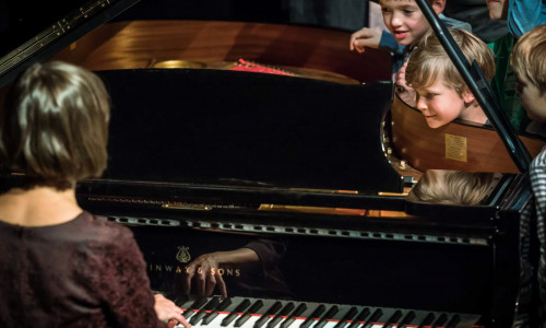 Das Team der Musikschule lädt alle kleinen und großen Musikinteressierten ein. 