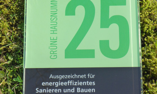Die Grüne Hausnummer kann am eigenen Haus angebracht werden.