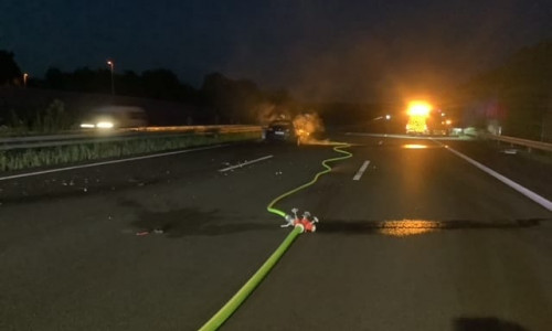 Das Auto stand in Vollbrand