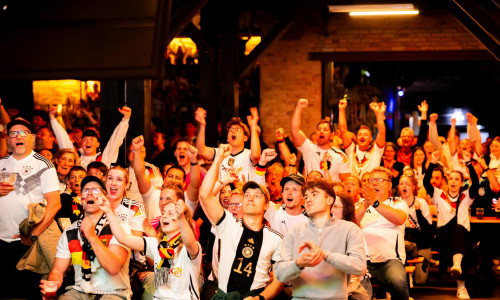 Da kam Stimmung auf: beim Public-Viewing im Schön & Frölich zum ersten Gruppenspiel der deutschen Nationalmannschaft.