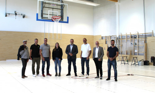 Klaus Hauser und Matthias Wischhof vom Ingenieurbüro PIH, Thomas Schultz und Karla Hannig vom Planungsbüro Die Planschmiede, Bürgermeister Andreas Busch, Bauamtsleiter Marco Schulz, Verwaltungsleitung Tobias Breske und Mario Junghans von der Bauverwaltung.