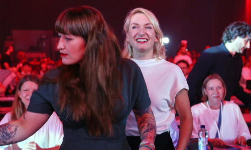 Heidi Reichinnek und Ines Schwerdtner am 19.06.2026