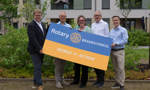 Eine Präsidentin und vier Präsidenten der Braunschweiger Rotary Clubs (v.l.): Daniel Keding (Richmond), Wolf Kleinschmit (Heinrich der Löwe), Alexandra Honcza (Hanse), Wolfgang Scheibel (Braunschweig), Christopher Bade (Oker).