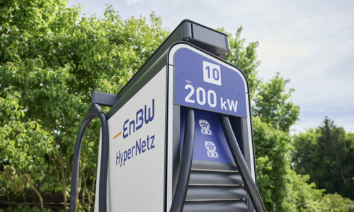 EnBW Schnellladestation mit 200 kW Ladeleistung.
