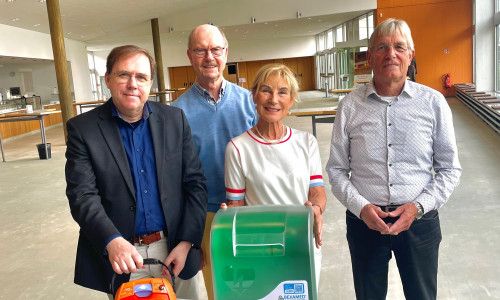 Der Theaterring/Philharmonische Gesellschaft Wolfsburg stattet das Theaterfoyer mit einem Defibrillator aus.