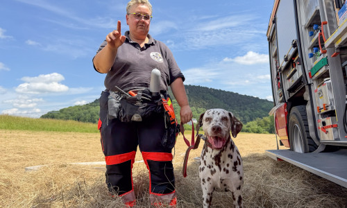 Suchhund Paula (mit Hundeführerin Kirstin Bock) war erfolgreich und erschnüffelte den Vermissten.