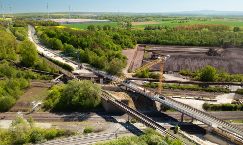 Luftbild der abgerissenen Brücken auf der Industriestraße Mitte, 