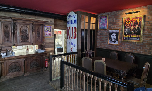 Uriges von der Rock-Musik inspiriertes Ambiente erwartet die Gäste im neuen Restaurant am Hagenmarkt.