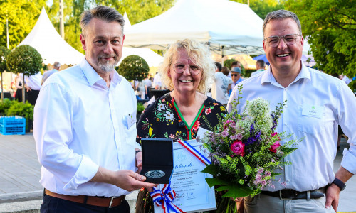 Ivica Lukanic und Jan Schröder mit der Geehrten Annette Goslar.