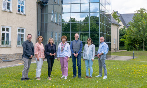 Beim Gründungstreffen des Beirats zum neuen dualen Studiengang Soziale Arbeit (von links): Felix Siebert (Stellv. Geschäftsführer/Prokurist, Diakonische Dienste Goslar), Prof. Dr. Sandra Verena Müller (Dekanin der Fakultät Soziale Arbeit), Prof. Dr. Andrea Friedrich (Sozialdezernentin, Landkreis Peine), Prof. Dr. Claudia Kaiser (Studiendekanin, Fakultät Soziale Arbeit), Karl Gröpler (Leiter des Praxisamts, Fakultät Soziale Arbeit), Prof. Dr. Sina Motzek-Öz (Prodekanin Fakultät Soziale Arbeit), Volker Tetzel (Fachbereich Kinder, Jugend und Familie, Stadt Braunschweig)