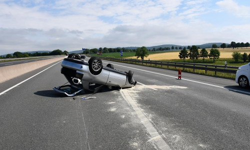 Beschädigter Audi auf A3  (Archiv)