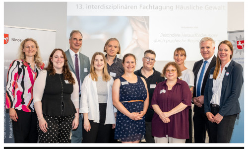 Serena Stamer, Fabienne Theinert, Detlev Rust, Josefine Leis, Hartmut Linde, Sophia Hühnlein, Dr. Isabel Englert, Dr. Astrid-Christine Mitschke, Mareike Knappe, Thomas Ring und Lisa Rackow (v. li.).