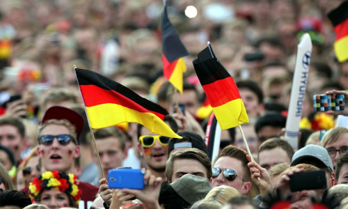 Fußballfans der Deutschen Fußball-Nationalmannschaft (Archiv)