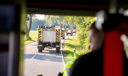 Kreisfeuerwehrbereitschaft des Landkreises Oldenburg übt erstmals in neuer Struktur im Landkreis Nienburg mit 172 Einsatzkräften. (Archiv)