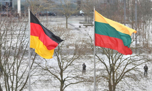 Fahnen von Deutschland und Litauen (Archiv)