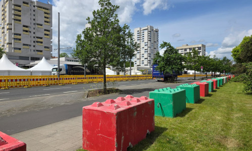An der Kurt-Schumacher-Straße wurde der Park Viewegsgarten abgesichert.