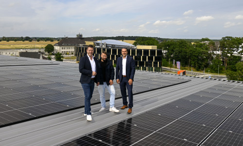Auf dem Bild vlnr: Kai Florysiak (Geschäftsführer der Braunschweiger Parken GmbH), André Koczy (zuständiger Projektleiter der BRAWO GE Solution), Lukas Ritzka-Cole (Geschäftsführer der BRAWO GE Solution).